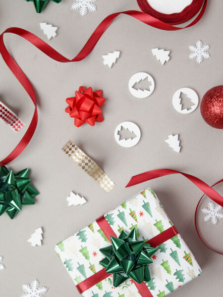 Stay ahead of the season with pre-wrapped gifts for curbside pickup!