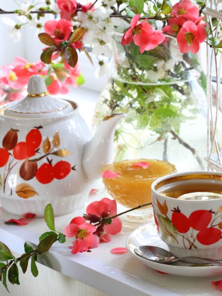 Focused yet alluring window displays invite tea sales for spring!
