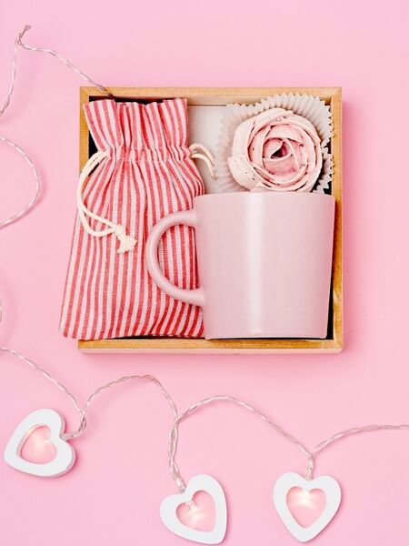 Swag Your Tea: 5 Ways to Give & Promote Tea Sales Swag bags can be a valuable tool to promote your biz!